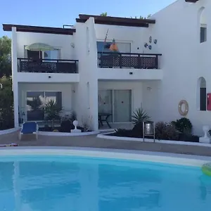 https://los-arcos-304-puerto-del-carmen-lanzarote.in-canary-islands.com